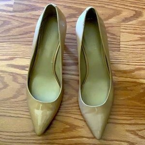 Size 7.5 leather pump